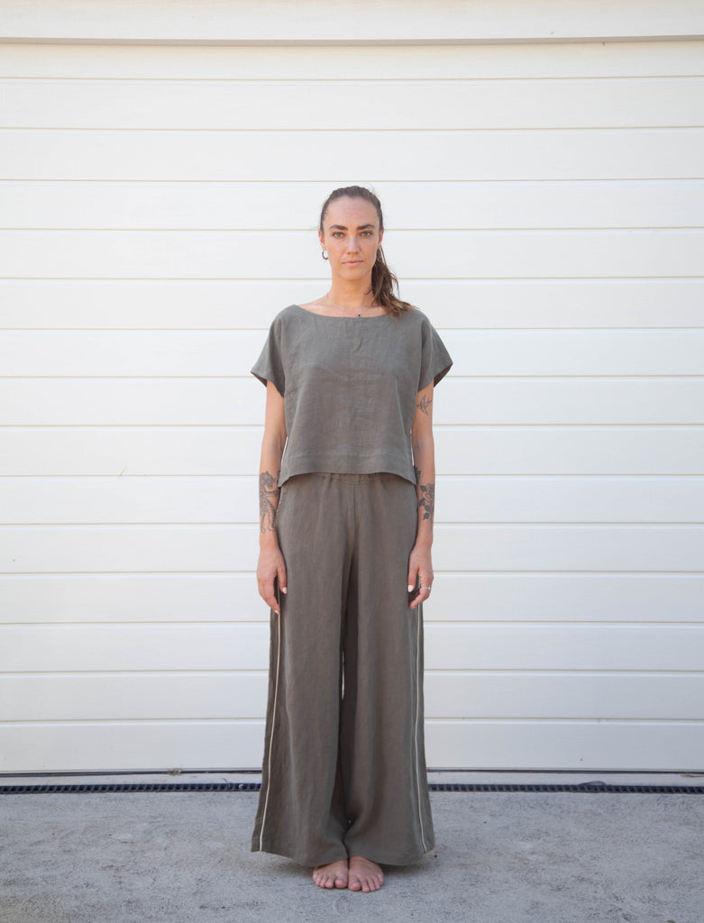 Moni Piping Pant - Olive Linen with Ecru Silk Piping