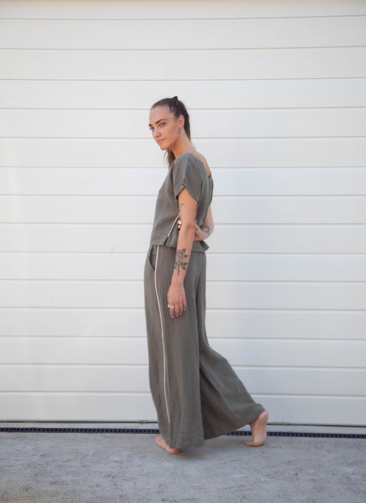 Moni Piping Pant - Olive Linen with Ecru Silk Piping